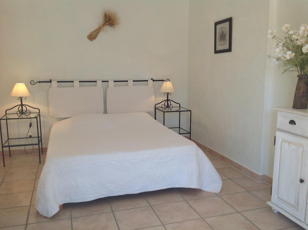 Le Clos Des Cigales Roussillon (Vaucluse) Quarto foto